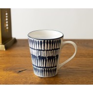 Ręcznie Malowany Porcelanowy Kubek - Biały z Granatowym Wzorem - Nadaje się do Zmywarek