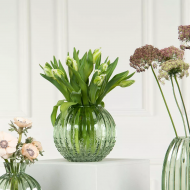 Szklany Wazon w Odcieniu Zielonym - Idealny dla Bukietów i Dekoracji