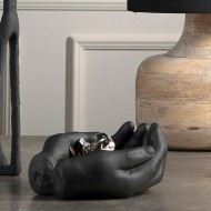 Czarna Matowa Misa Dekoracyjna w Kształcie Dłoni – Stylowy Dodatek do Wnętrza