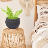 Ceramiczna Doniczka Ręcznie Wykonana – Czarna z Rzeźbioną Dekoracją