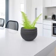 Ceramiczna Doniczka Ręcznie Wykonana – Czarna z Rzeźbioną Dekoracją