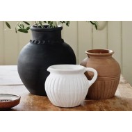 Biały Gliniany Dzbanek – Ręcznie Wykonany Wazon z Uchwytem