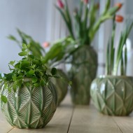 Zielona Ceramiczna Doniczka w Stylu Skandynawskim – Elegancki Dodatek do Wnętrza