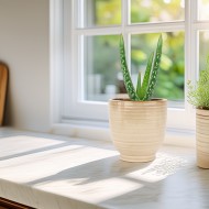 Beżowa Połyskująca Doniczka Ceramiczna – Skandynawski Styl, Idealna do Roślin Domowych