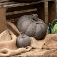 Mała Figurka Metalowej Dyni Loft – Elegancki Dodatek na Jesień i Halloween