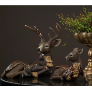 Figurka Świąteczna Renifer we Fraku – Elegancka Dekoracja