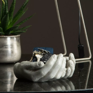 Misa Dekoracyjna w Kształcie Dłoni – Unikalny Styl