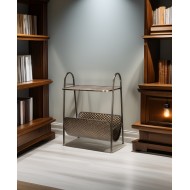 Metalowy stolik kawowy z gazetnikiem – stylowy dodatek do salonu