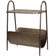 Metalowy stolik kawowy z gazetnikiem – stylowy dodatek do salonu