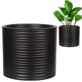 Czarna doniczka ceramiczna – matowa osłonka do nowoczesnych wnętrz