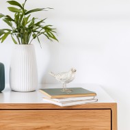 Figurka dekoracyjna wróbel 11 cm, biały ptak na parapet, komodę, prezent