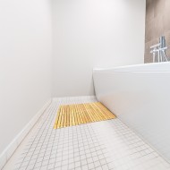 Naturalna bambusowa mata łazienkowa 60x40 cm – Antypoślizgowa, elegancka i trwała