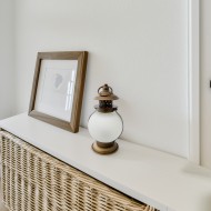 Lampion metalowy złoty z matowym kloszem – do zawieszenia