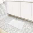 Biały dywanik łazienkowy z antypoślizgiem 70x45 cm