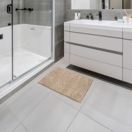 Brązowy dywanik łazienkowy z antypoślizgiem 70x45 cm