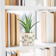 Doniczka ceramiczna beżowa w zielone palmy 14,5x13 cm tropikalna dekoracja do wnętrz