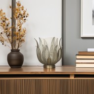 Złota lampa stołowa dekoracyjna 35 cm – metalowa lampa w kształcie kwiatu E27