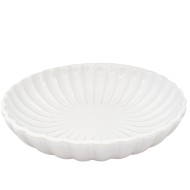 Biały talerz głęboki z dekoracyjnym reliefem – elegancja i funkcjonalność w jednym