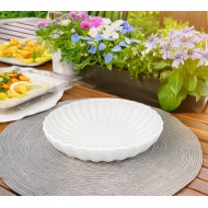 Biały talerz głęboki z dekoracyjnym reliefem – elegancja i funkcjonalność w jednym