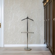 Wieszak podłogowy srebrny aluminiowy 134 cm elegancki stojak na ubrania