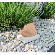 Figurka ceramiczna ślimak beżowy dekoracyjny mały do ogrodu i wnętrz