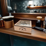 Drewniane pudełko barberskie z szybą 25 cm – organizer i dekoracja