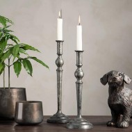 Świecznik kandelabr metalowy na jedną świecę postarzane srebro 33 cm