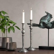 Świecznik kandelabr metalowy na jedną świecę postarzane srebro 38 cm