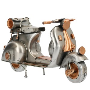 Figurka metalowa skuter srebrny 30 cm
