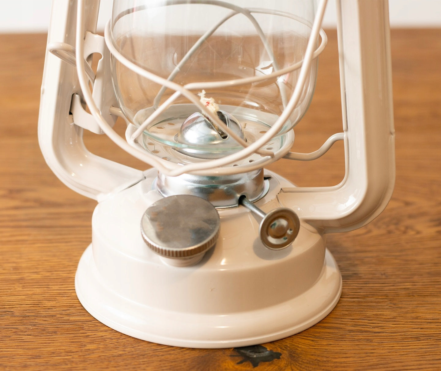 LAMPA NAFTOWA METALOWA BEŻOWA 34CM