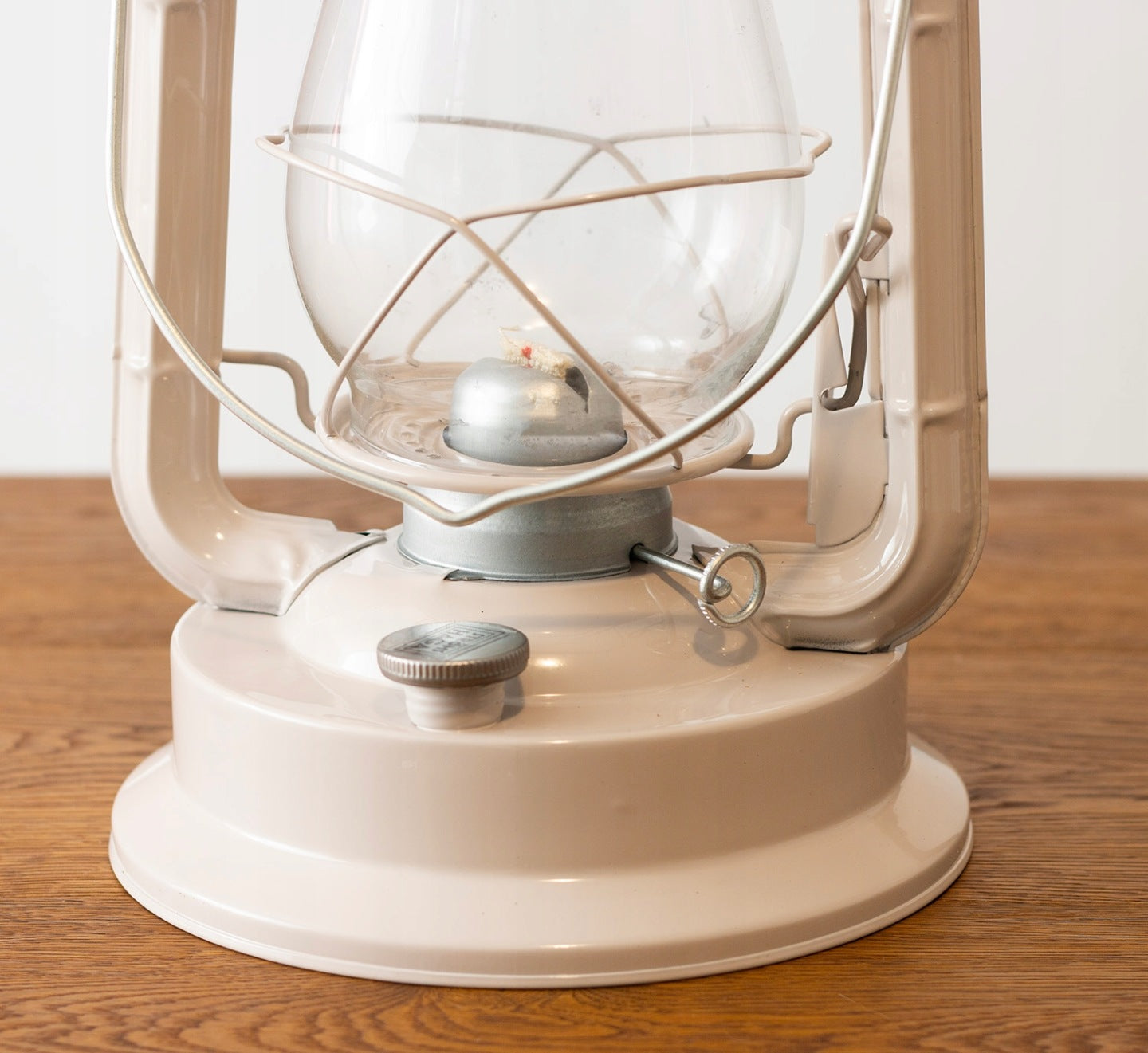 LAMPA NAFTOWA METALOWA BEŻOWA 39CM