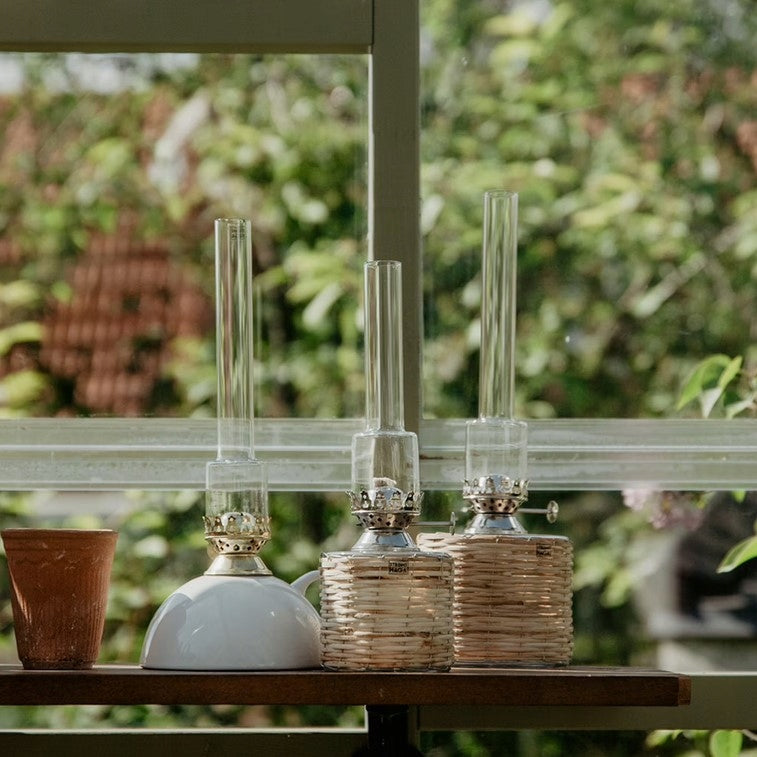 LAMPA NAFTOWA SZKŁO / DREWNO WYS. 25CM