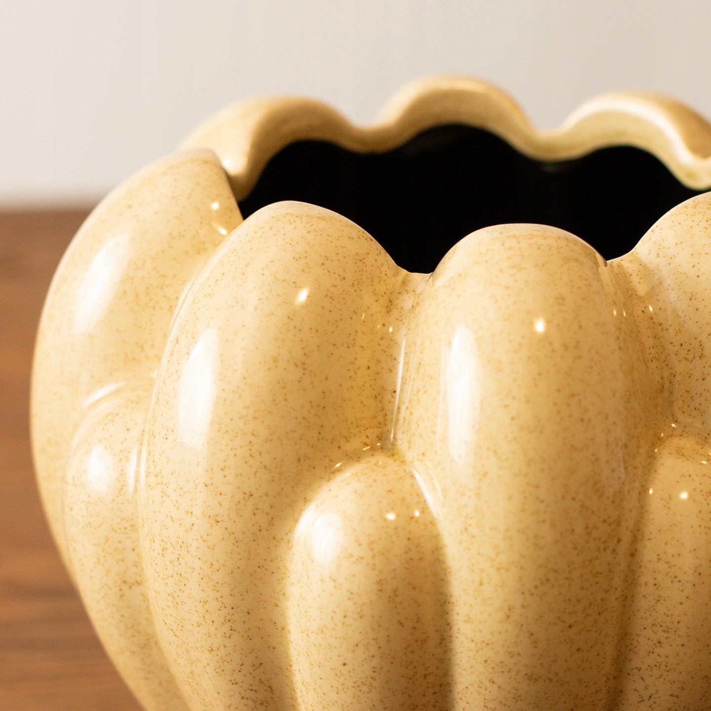 DONICZKA CERAMICZNA KWIAT BEŻOWA