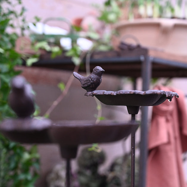 POIDEŁKO dla ptaków stojące żeliwne 25cm